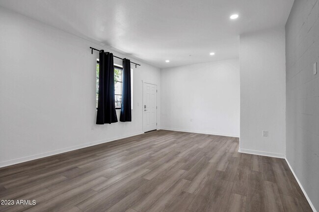 Photo - 830 S Farmer Ave Townhome