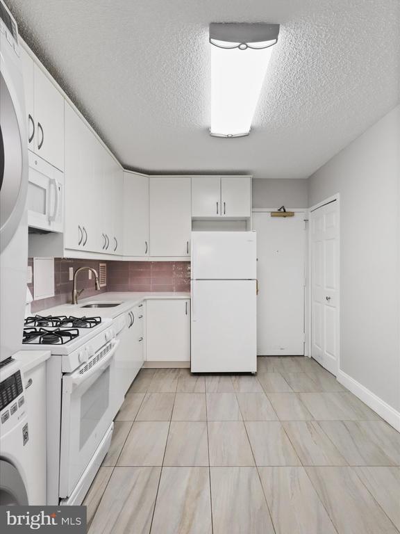 Building Photo - 3701 S George Mason Dr Unit 403N