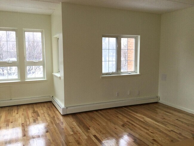 LIVING ROOM RIGHT SIDE - 319 Mount Eden Pky Townhome