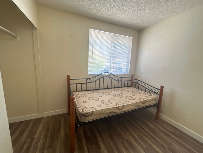 Photo - 354 Pinecone Dr Unit Room 6