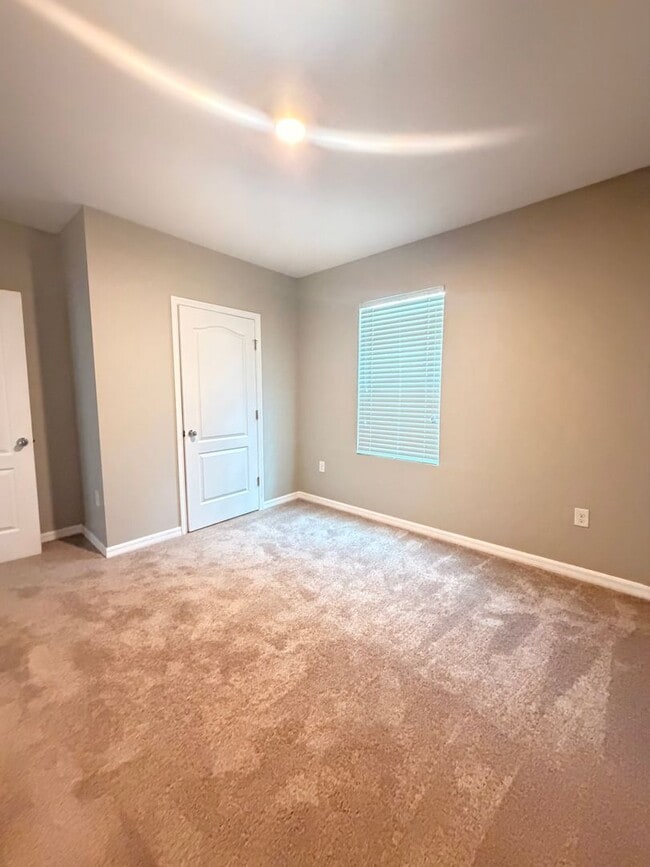 Photo - 4 Bedroom, 2 bathroom, spacious home in Winter Haven ...