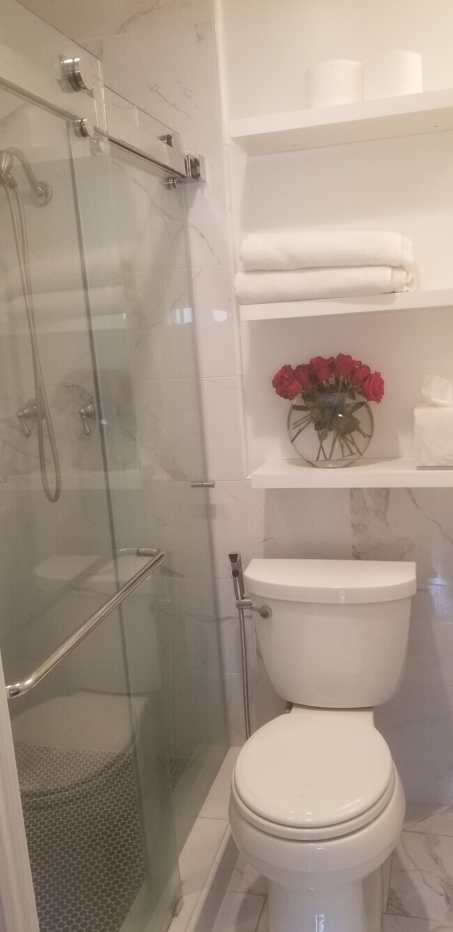 Photo - 1222 N Olive Dr Unit 102