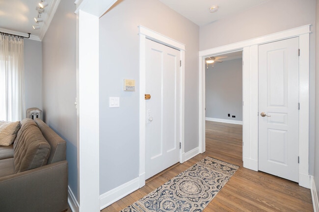 Photo - 536 1/2 W Cornelia Ave Unit 3