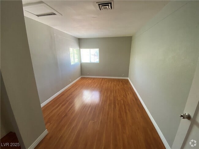 Building Photo - 221 N 19th St Rental