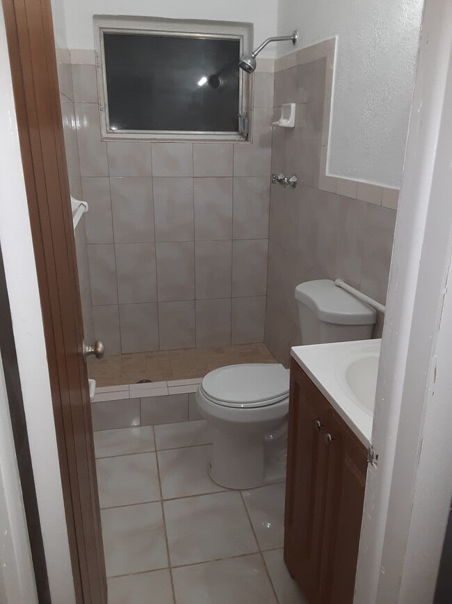 Bathroom #2 - 1900 Plunkett St Unit Rear