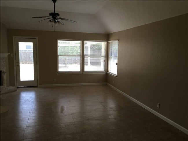 Photo - 1105 Glendalough Dr