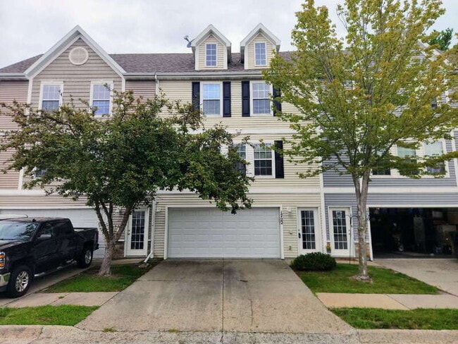 Building Photo - 1722 30th Ln Rental