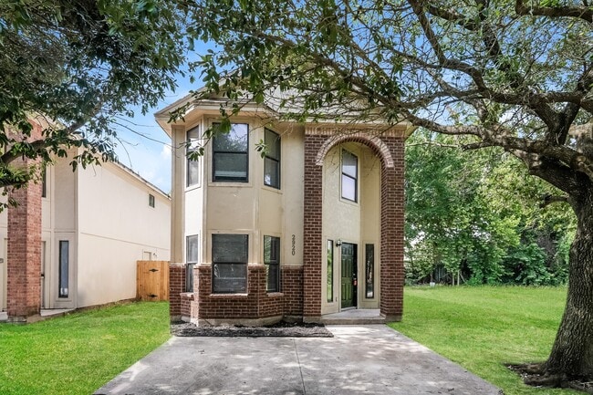 Building Photo - 2920 La Estancia Ln
