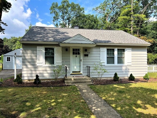 Building Photo - Great Furnished Home in TC