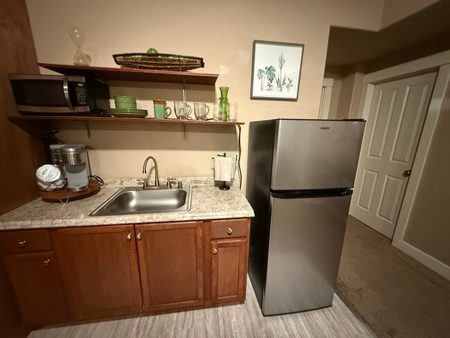 Photo - 2320 Crestview Dr