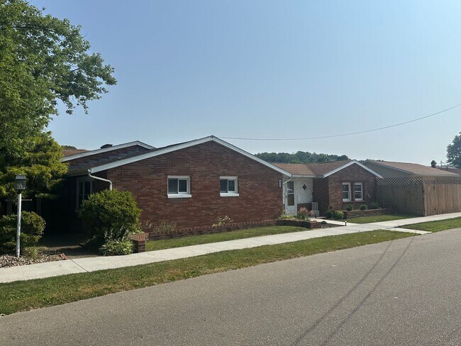 Photo - 3 Bedroom Ranch Home in Dover, Ohio