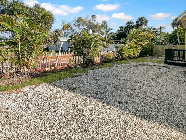 Photo - 2342 Stella St