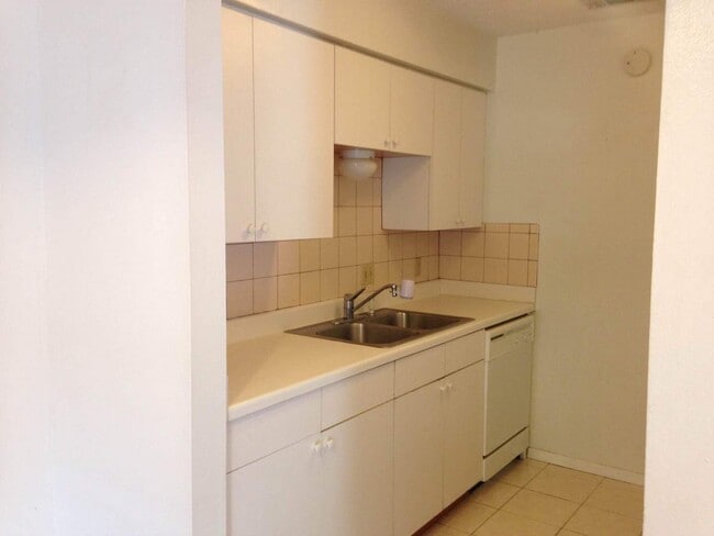 Photo - 2 bed/1 ba: Lady Bird Lake Condo, Short Walk to Downtown!