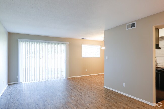 1BR, 1BA - 720 SF