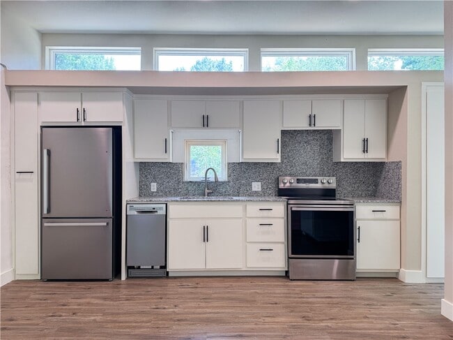 Photo - 1111 S Ray Ave