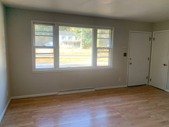 Building Photo - One-Story Duplex
