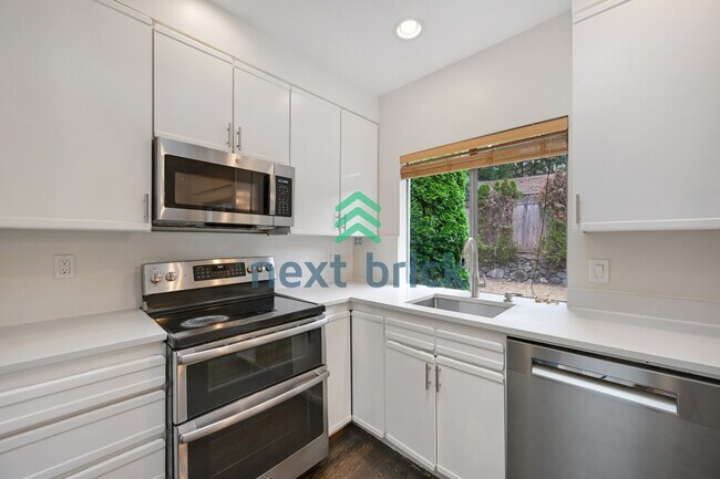 Photo - "Charming Bellevue 4-Bed Oasis with 2 Baths - Spacious 1560 Sq Ft Retreat!"