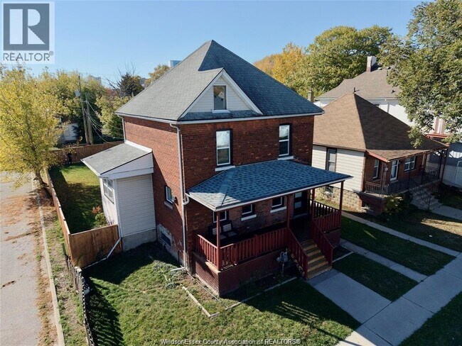 Photo - 531 Langlois Ave
