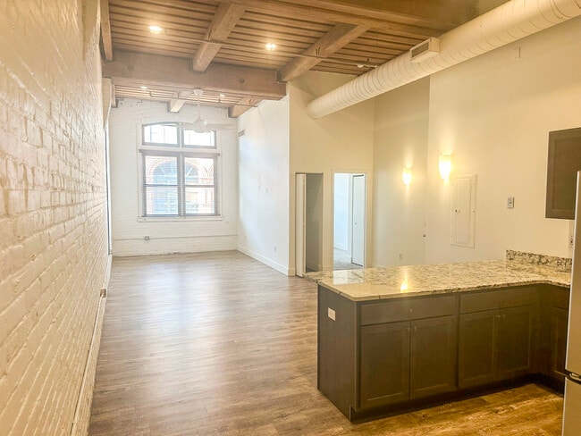 512 - Shorehaus Lofts