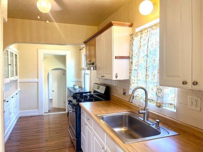 Photo - 904 Kaweah St