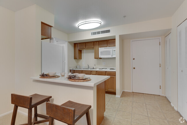 Vivienda para personas mayores Elmwood, Chandler, Arizona, 2 habitaciones, 2 baños, 1036 pies cuadrados - Elmwood 55+ All Inclusive Senior Living Apartamentos