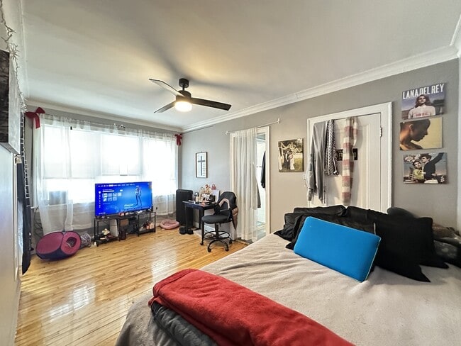 Building Photo - 5451 N Kenmore Ave Unit J09P