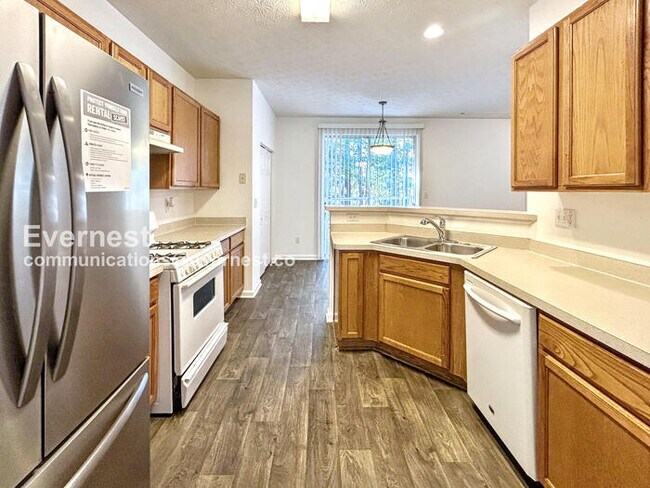 Photo - 218 Copperbend Dr SE