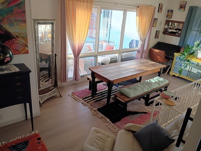 Building Photo - 527 Gaylord Ave