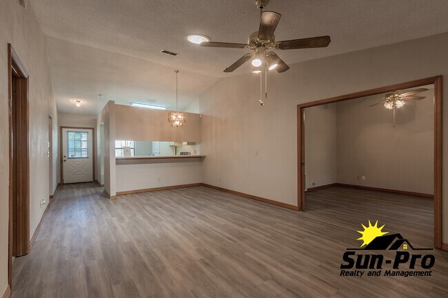 Photo - 1113 Oak Forest Cir House