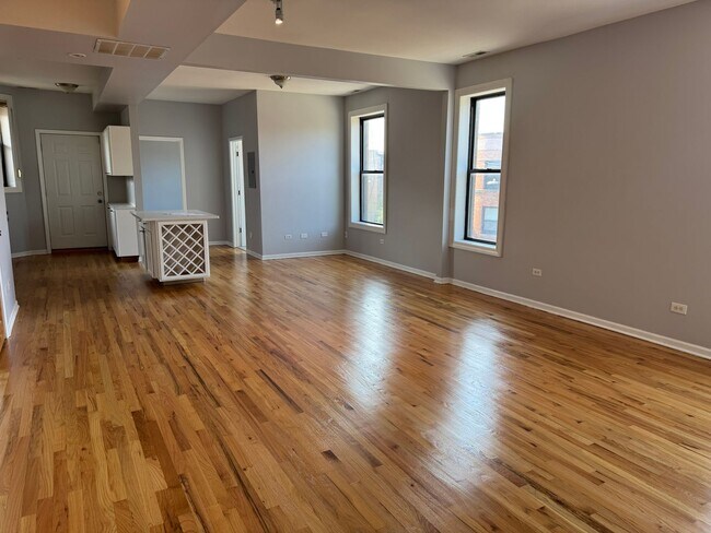 5900 S King Dr Unit 3C
