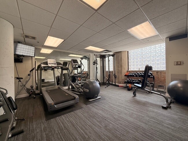 320 E 21st St Unit 716