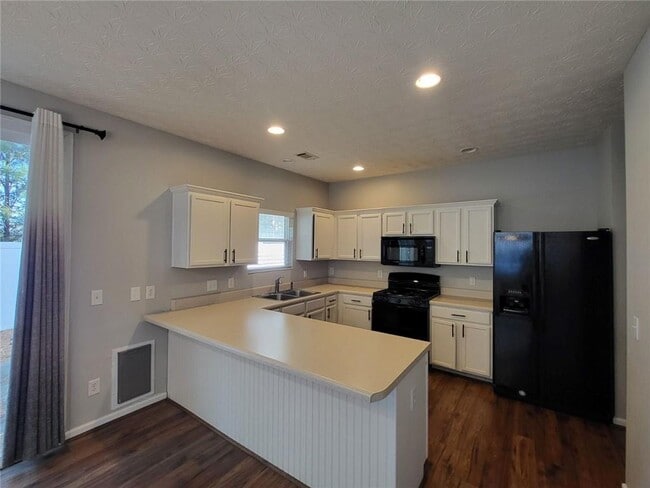 Photo - 402 Chatooga Ln