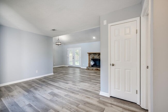Photo - 3509 Edmonton St