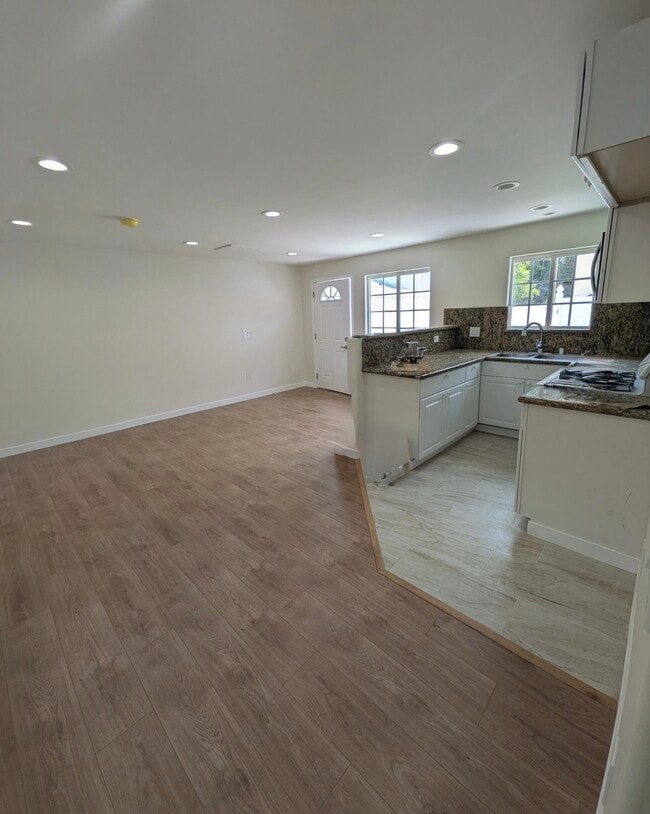 Building Photo - 10844 Odell Ave