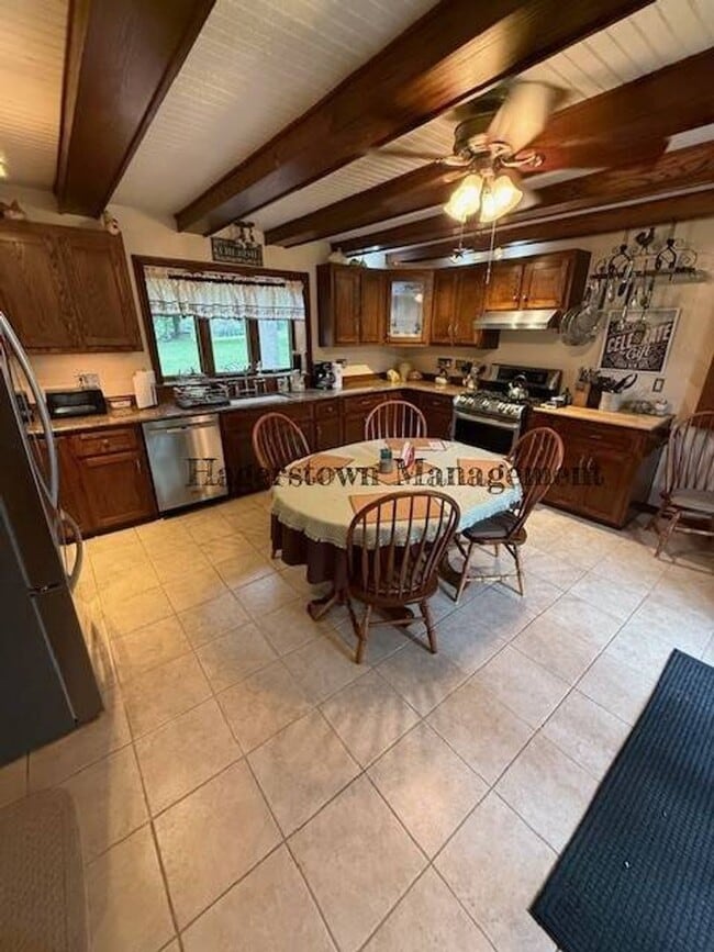 Photo - 3 Bedroom Home Fully Furnished in Picturesque Appalachian Mountain Setting