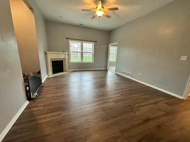 Photo - 305 Port Way