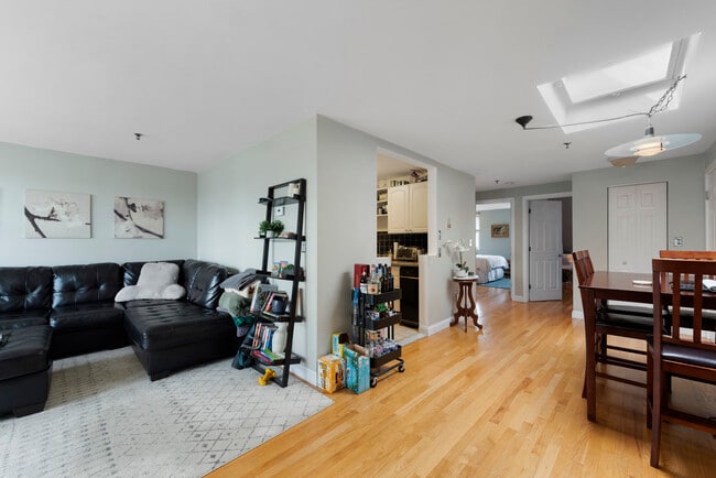 Photo - 122 Tudor St