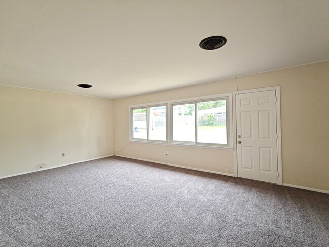 Photo - 65 Sandstone Ln