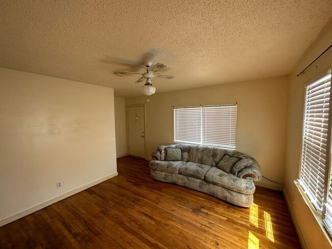 Photo - 3 Bed 1 Bath Home