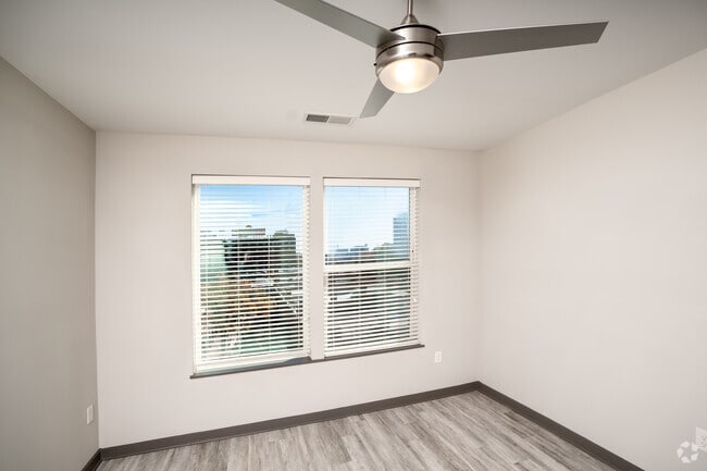3BR,2BA - 1,422SF