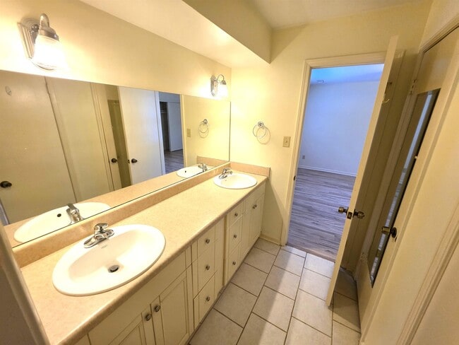 Photo - 363 S Fenwick Rd