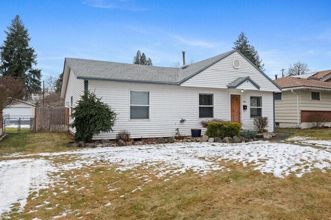 Building Photo - NW Shadle 3 Bed 1 Bath home with many updates fenced yard detached garage