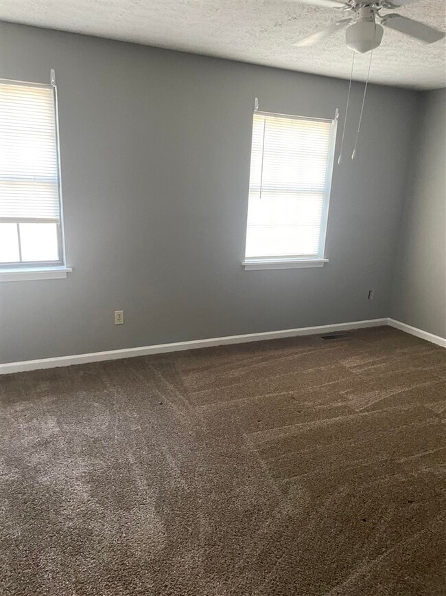 Photo - 1744 Cave Mill Rd