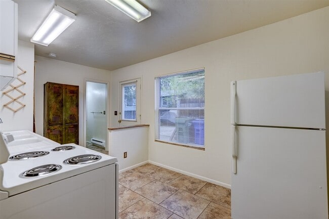 Photo - 211 N Washington Ave Unit Back House