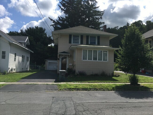 Gorgeous 4 bedroom 2 bath house with one s... - Gorgeous 4 bedroom 2 bath house with one s...