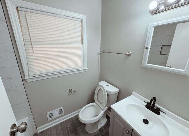 Building Photo - 2609 County Line Rd SW