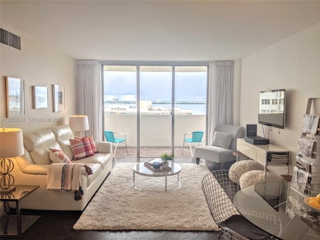 Building Photo - 5 Island Ave Unit 8K