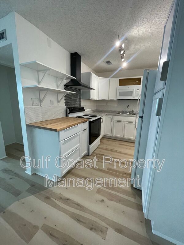 Photo - 21287 Gertrude Ave