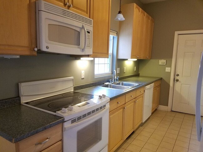 Photo - 585 Beech St Unit first floor