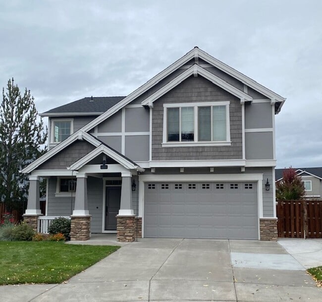 Building Photo - Stunning 4-Bedroom in Redmond's beautiful Fairhaven Neighborhood!